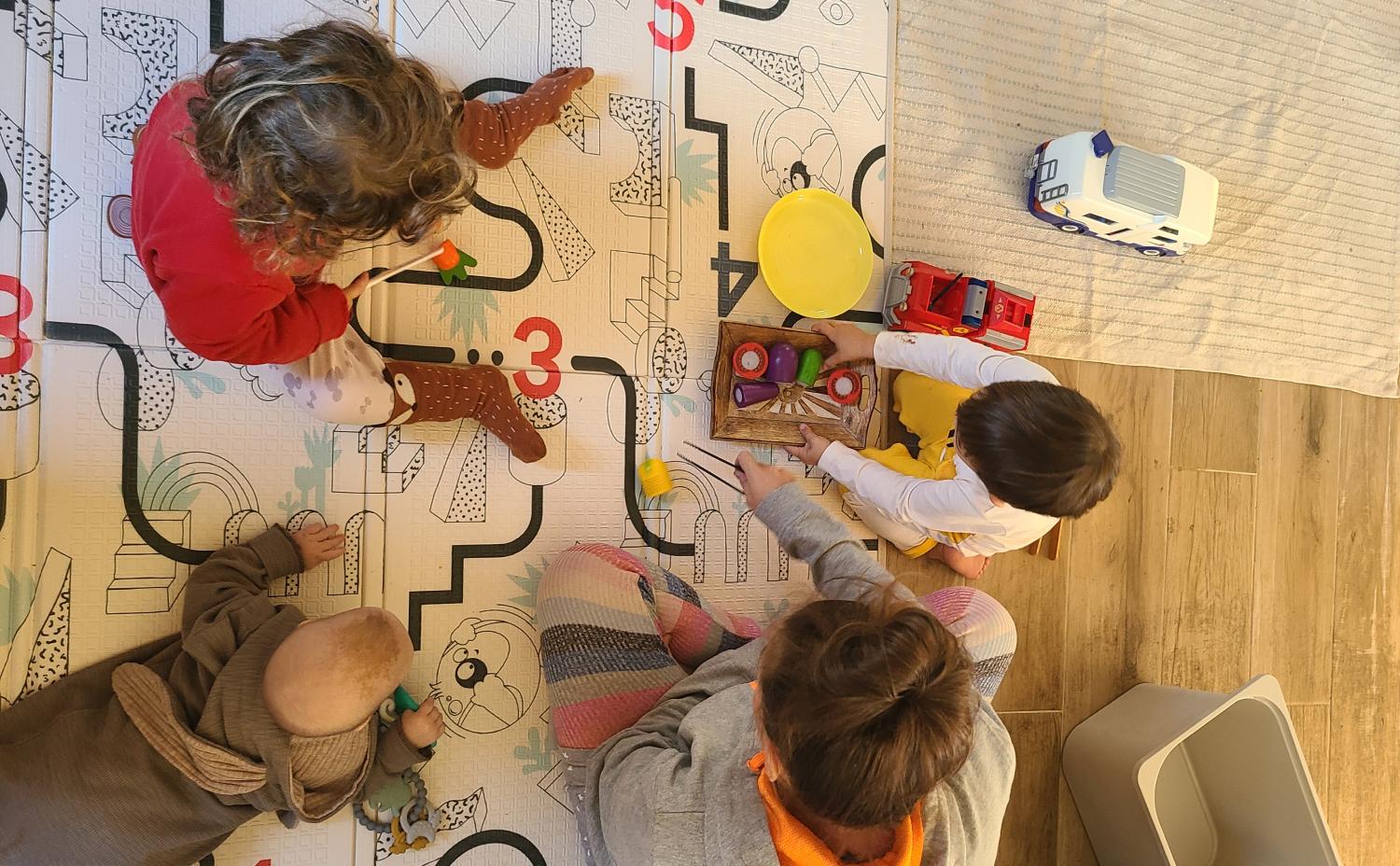 A photo of Sol, Pedro and Sel with some mountains on the background